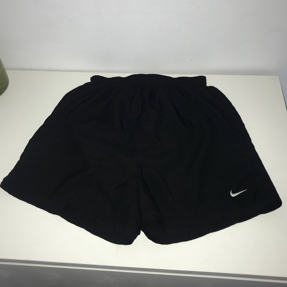 BLACK NIKE SHORTS